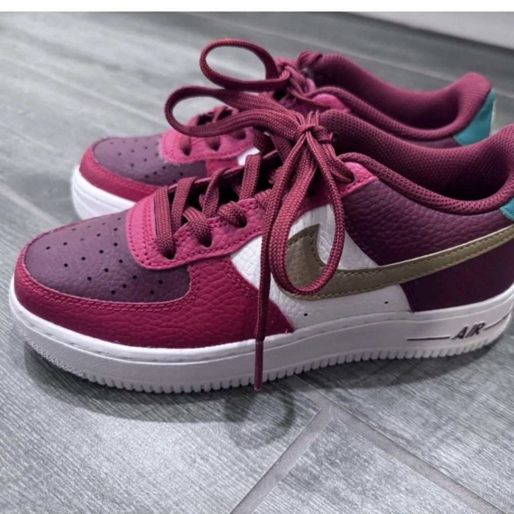 Nike Air Force 1 Low GS‎ "Christmas" Youth Size 4.5 Red Green Women's 6 - Picture 3 of 7